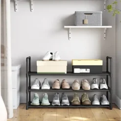 Skohylla med tre nivåer för upp till 12 par skor