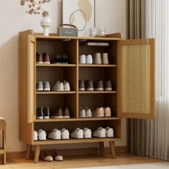 Skoskåp i naturlig rotting – skoförvaring med 2 dörrar & 5 hyllplan, trähandtag & massiva träben – 80x105x35 cm för hall