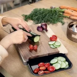 Skärbräda - LIVOO - MES155 - FSC akaciaträ - 36,5 x 27,5 cm - Avtagbar droppbricka