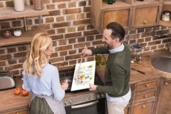 SKÄRBRÄDA I GLAS 52x30 BLOMMOR