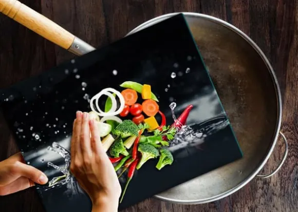 SKÄRBRÄDA I GLAS 52x40 CHILI PEPPAR