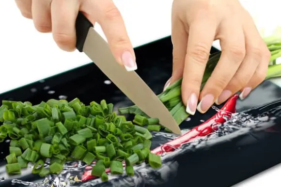 SKÄRBRÄDA I GLAS 52x40 CHILI PEPPAR