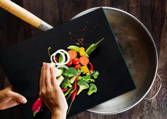 SKÄRBRÄDA I GLAS 52x40 CHILI PEPPAR