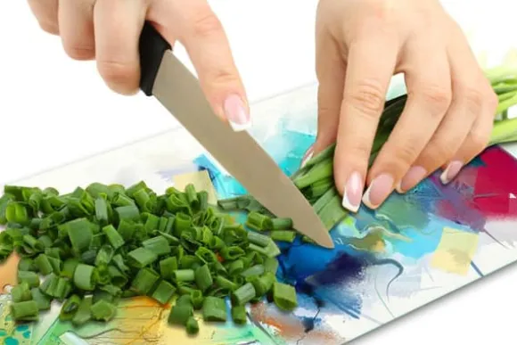 SKÄRBRÄDA I GLAS 52X30 FÄRGAD