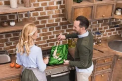 SKÄRBRÄDA I GLAS 52x40 GRÖN