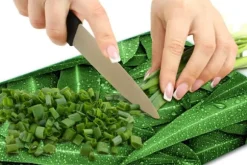 SKÄRBRÄDA I GLAS 52x40 GRÖN