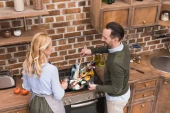 SKÄRBRÄDA I GLAS 52x40 KRYDDOR