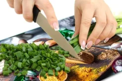 SKÄRBRÄDA I GLAS 52x40 KRYDDOR