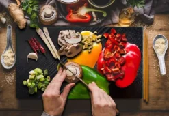 SKÄRBRÄDA I GLAS 52x30 PAPRIKA