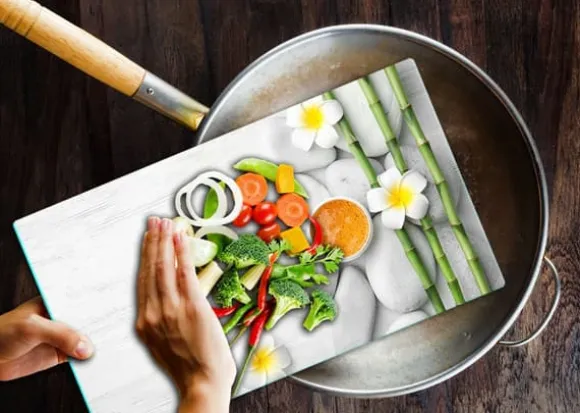 SKÄRBRÄDA I GLASPLATTA 52x30 BAMBU