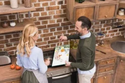 SKÄRBRÄDA I GLASPLATTA 52x30 BAMBU