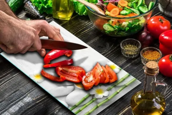 SKÄRBRÄDA I GLASPLATTA 52x30 BAMBU