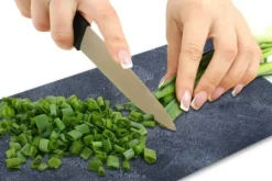 SKÄRBRÄDA I GLASPLATTA 52x30 BETONG