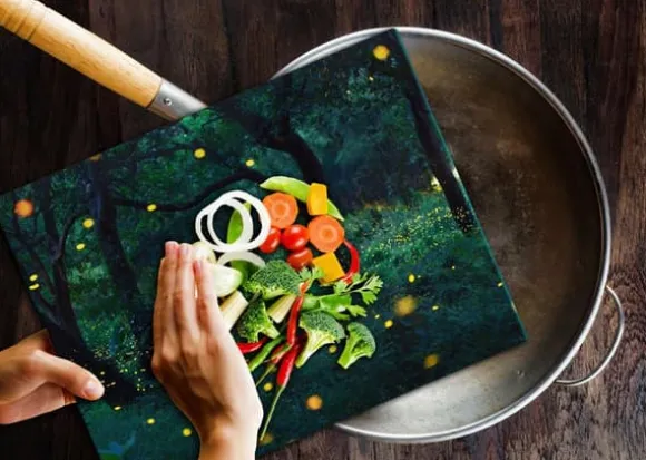 SKÄRBRÄDA I GLASPLATTA 52x40 FOREST