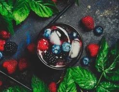 SKÄRBRÄDA I GLASPLATTA 52x40 FRUKT