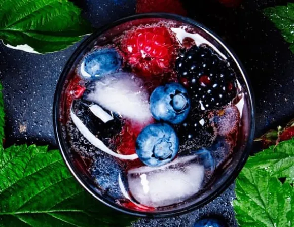 SKÄRBRÄDA I GLASPLATTA 52x40 FRUKT