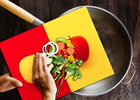 SKÄRBRÄDA I GLASPLATTA 52x40 FRUKT