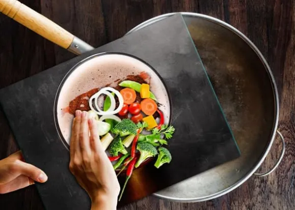 SKÄRBRÄDA I GLASPLATTA 52x40 KAFFE