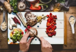 SKÄRBRÄDA I GLASPLATTA 52x30 KAFFE