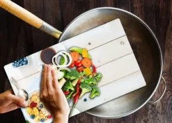 SKÄRBRÄDA I GLASPLATTA 52x30 KAFFE