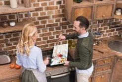 SKÄRBRÄDA I GLASPLATTA 52x30 KAFFE