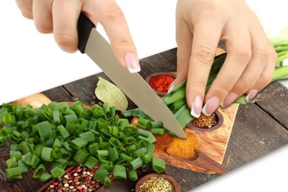 SKÄRBRÄDA I GLASPLATTA 52x30 KÖK