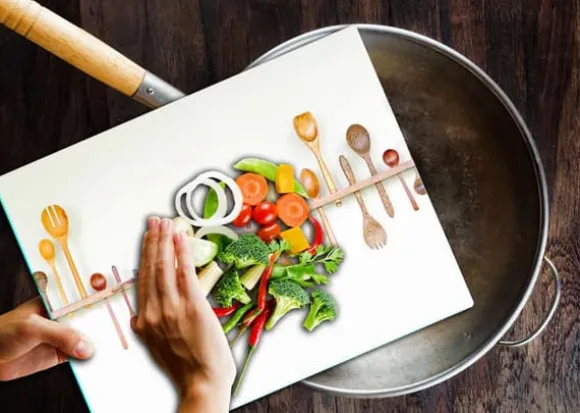 SKÄRBRÄDA I GLASPLATTA 52x40 KÖK