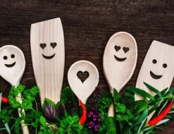 SKÄRBRÄDA I GLASPLATTA 52x40 KÖK