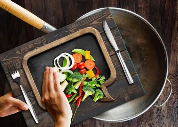 SKÄRBRÄDA I GLASPLATTA 52x40 KÖK