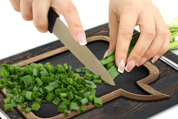 SKÄRBRÄDA I GLASPLATTA 52x40 KÖK