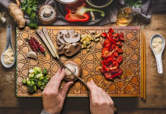 SKÄRBRÄDA I GLASPLATTA 52x30 MÖNSTER