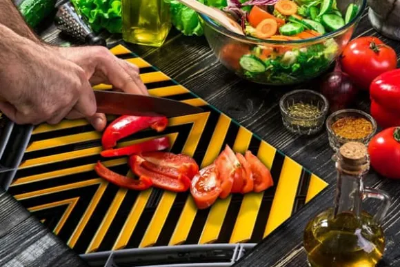 SKÄRBRÄDA I GLASPLATTA 52x40 MÖNSTER