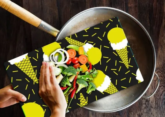 SKÄRBRÄDA I GLASPLATTA 52x30 MÖNSTER