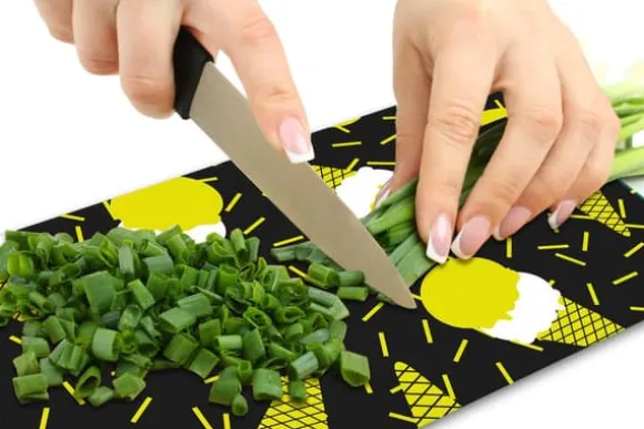 SKÄRBRÄDA I GLASPLATTA 52x30 MÖNSTER