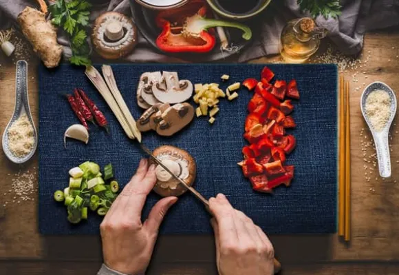 SKÄRBRÄDA I GLASPLATTA 52x30 MÖNSTER