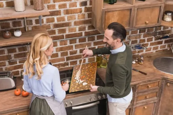 SKÄRBRÄDA I GLASPLATTA 52x40 MOSAIK