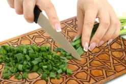 SKÄRBRÄDA I GLASPLATTA 52x40 MOSAIK