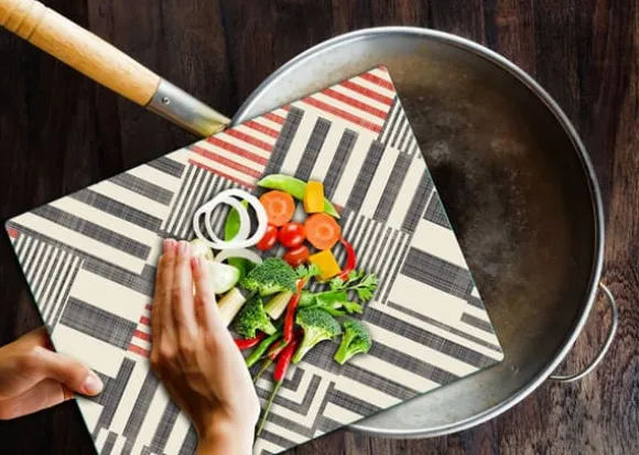 SKÄRBRÄDA I GLASPLATTA 52x40 MODERN