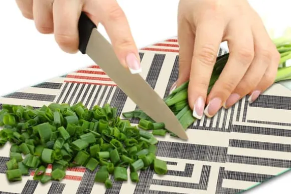 SKÄRBRÄDA I GLASPLATTA 52x40 MODERN