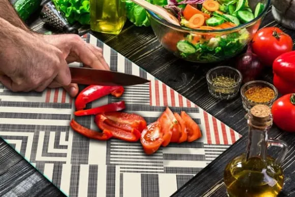 SKÄRBRÄDA I GLASPLATTA 52x40 MODERN