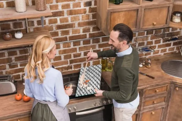 SKÄRBRÄDA I GLASPLATTA 52x30 MOSAIK