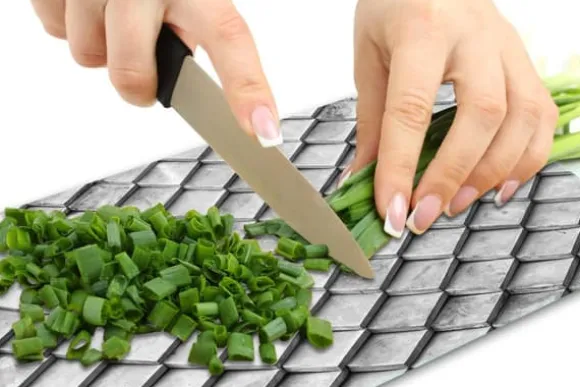 SKÄRBRÄDA I GLASPLATTA 52x30 MOSAIK