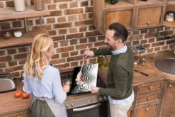 SKÄRBRÄDA I GLASPLATTA 52x40 MODERN