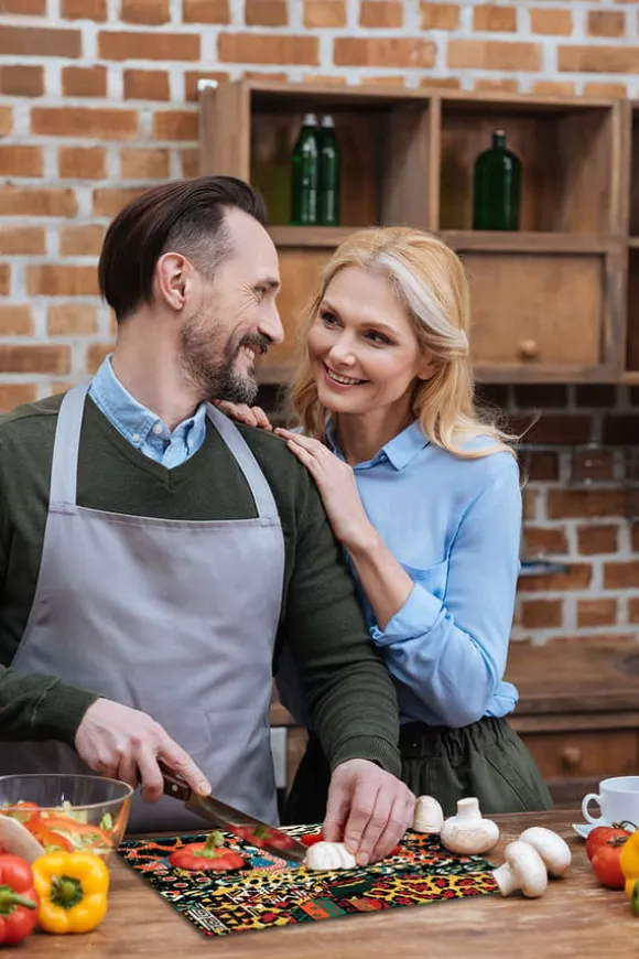 SKÄRBRÄDA I GLASPLATTA 52x40 MODERN