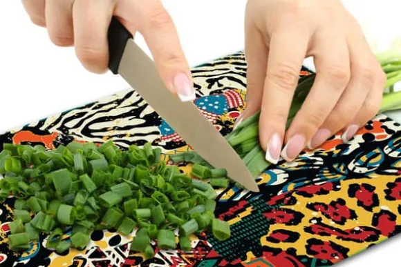 SKÄRBRÄDA I GLASPLATTA 52x40 MODERN