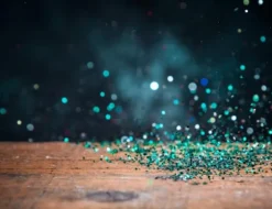 SKÄRBRÄDA I GLASPLATTA 52x40 MODIG