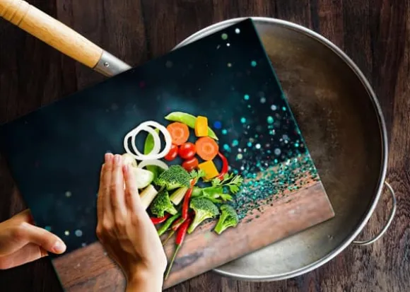 SKÄRBRÄDA I GLASPLATTA 52x40 MODIG