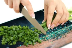 SKÄRBRÄDA I GLASPLATTA 52x40 MODIG