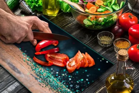 SKÄRBRÄDA I GLASPLATTA 52x40 MODIG