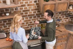 SKÄRBRÄDA I GLASPLATTA 52x40 MODERN